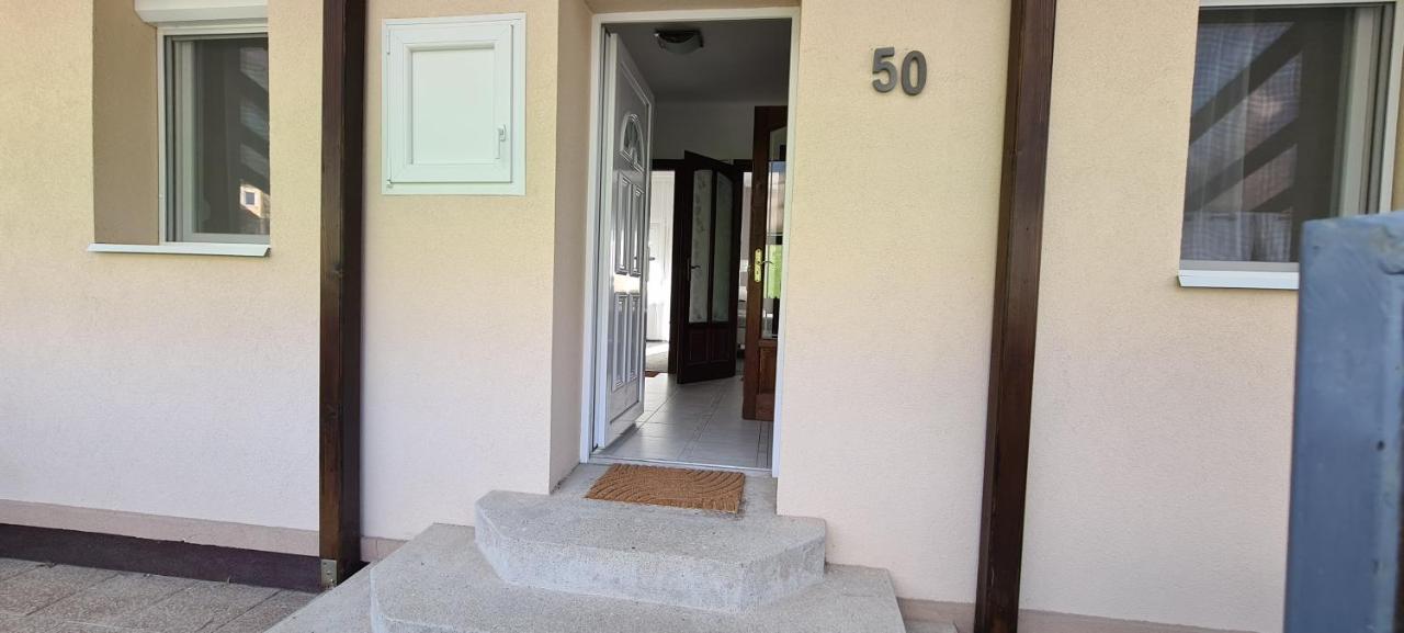 Lugas Apartman Miskolctapolca 2 Haloszoba Dezsa Es Jakuzzi Koezel A Barlangfuerdohoez Esterno foto