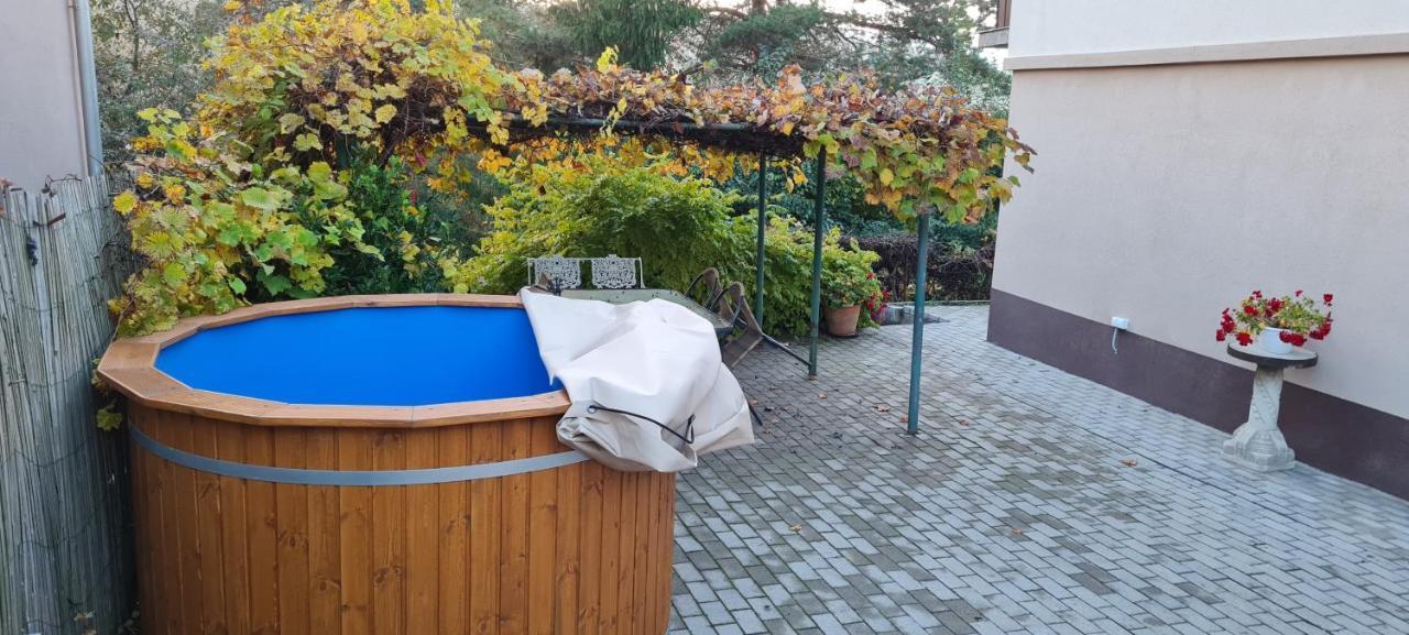 Lugas Apartman Miskolctapolca 2 Haloszoba Dezsa Es Jakuzzi Koezel A Barlangfuerdohoez Esterno foto