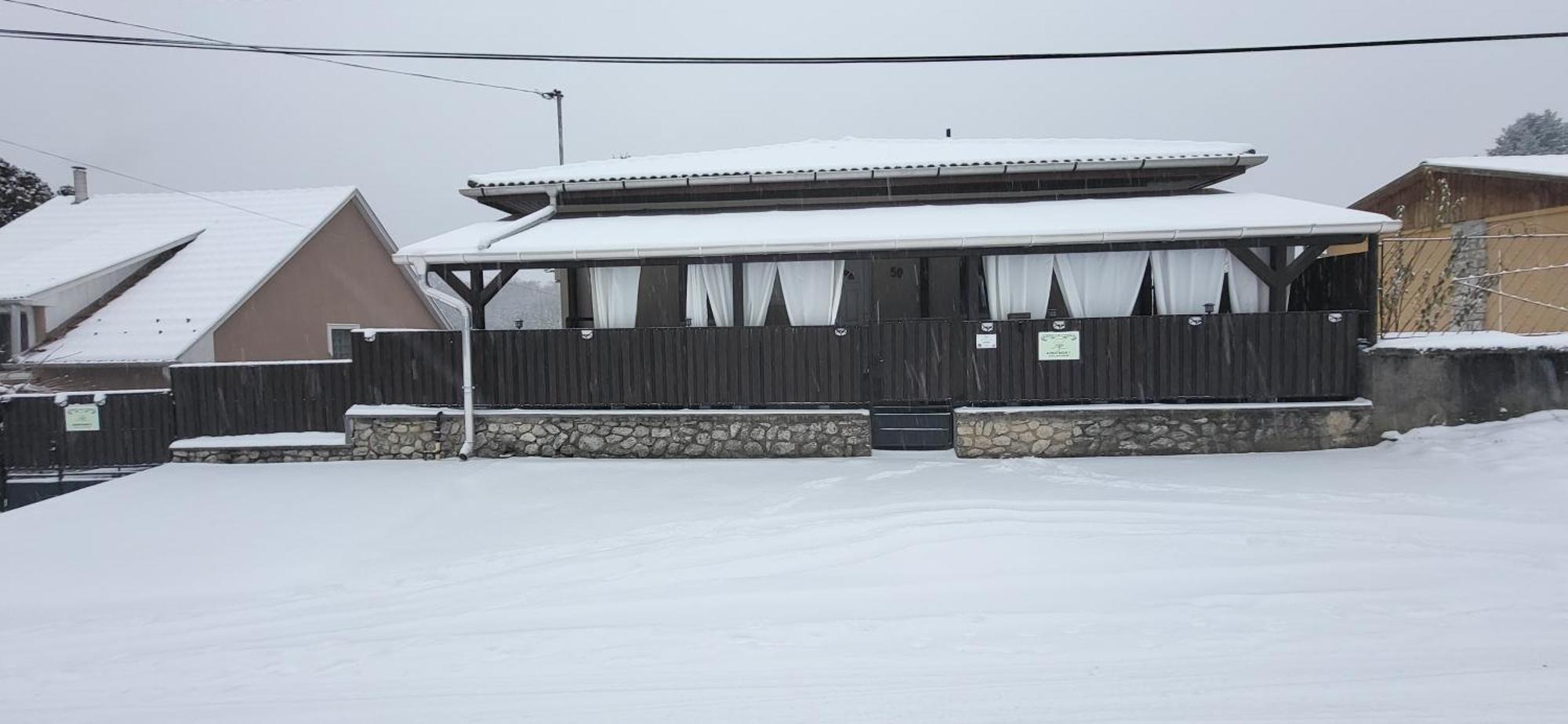 Lugas Apartman Miskolctapolca 2 Haloszoba Dezsa Es Jakuzzi Koezel A Barlangfuerdohoez Esterno foto