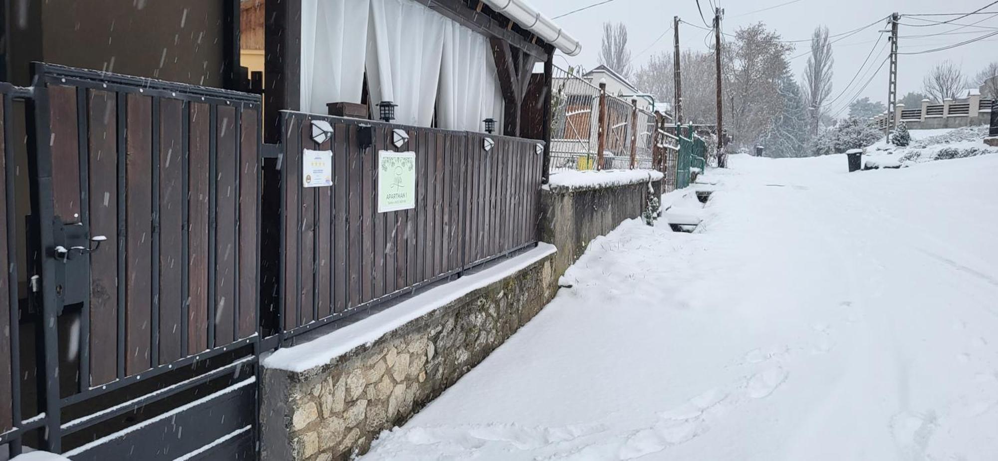 Lugas Apartman Miskolctapolca 2 Haloszoba Dezsa Es Jakuzzi Koezel A Barlangfuerdohoez Esterno foto