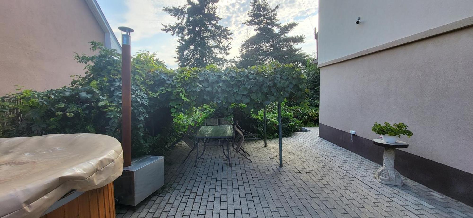 Lugas Apartman Miskolctapolca 2 Haloszoba Dezsa Es Jakuzzi Koezel A Barlangfuerdohoez Esterno foto