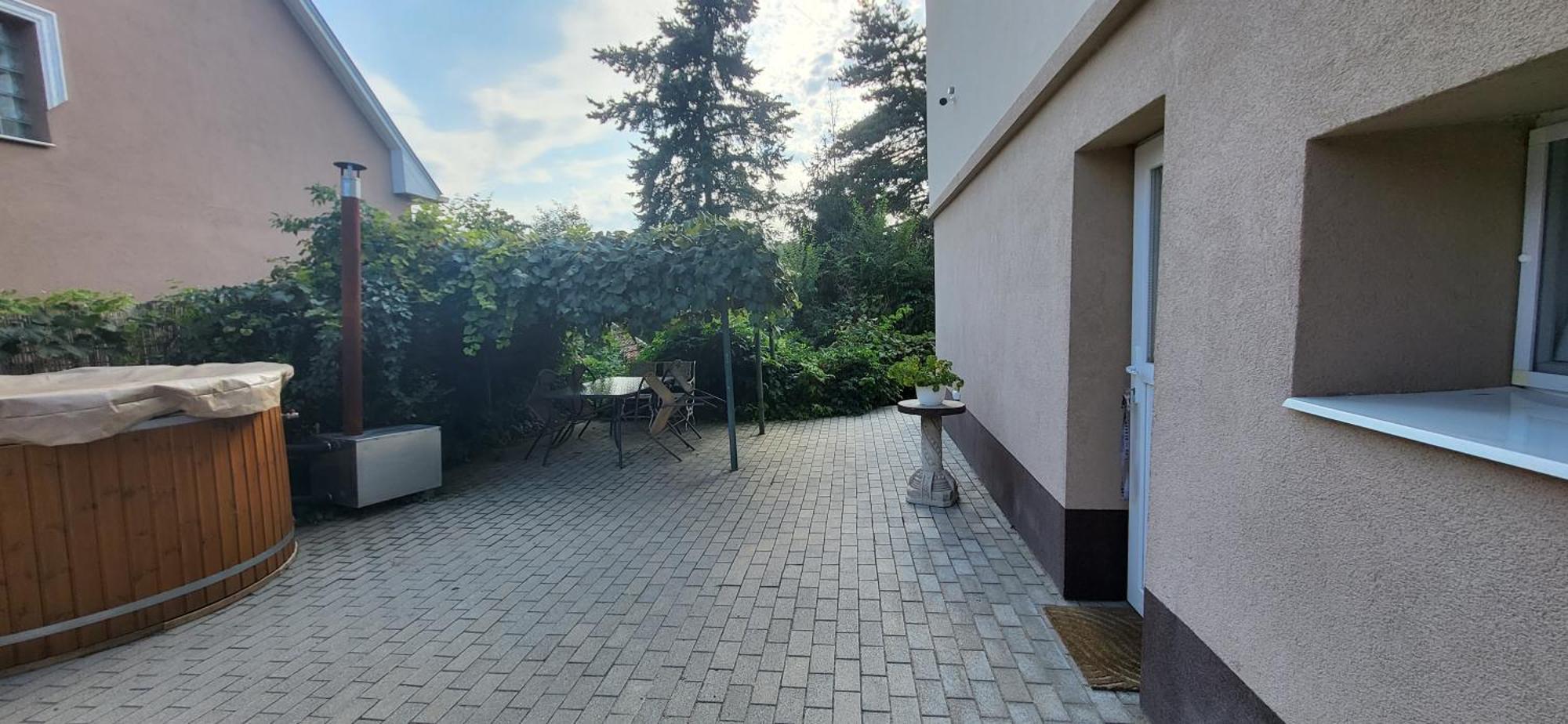 Lugas Apartman Miskolctapolca 2 Haloszoba Dezsa Es Jakuzzi Koezel A Barlangfuerdohoez Esterno foto